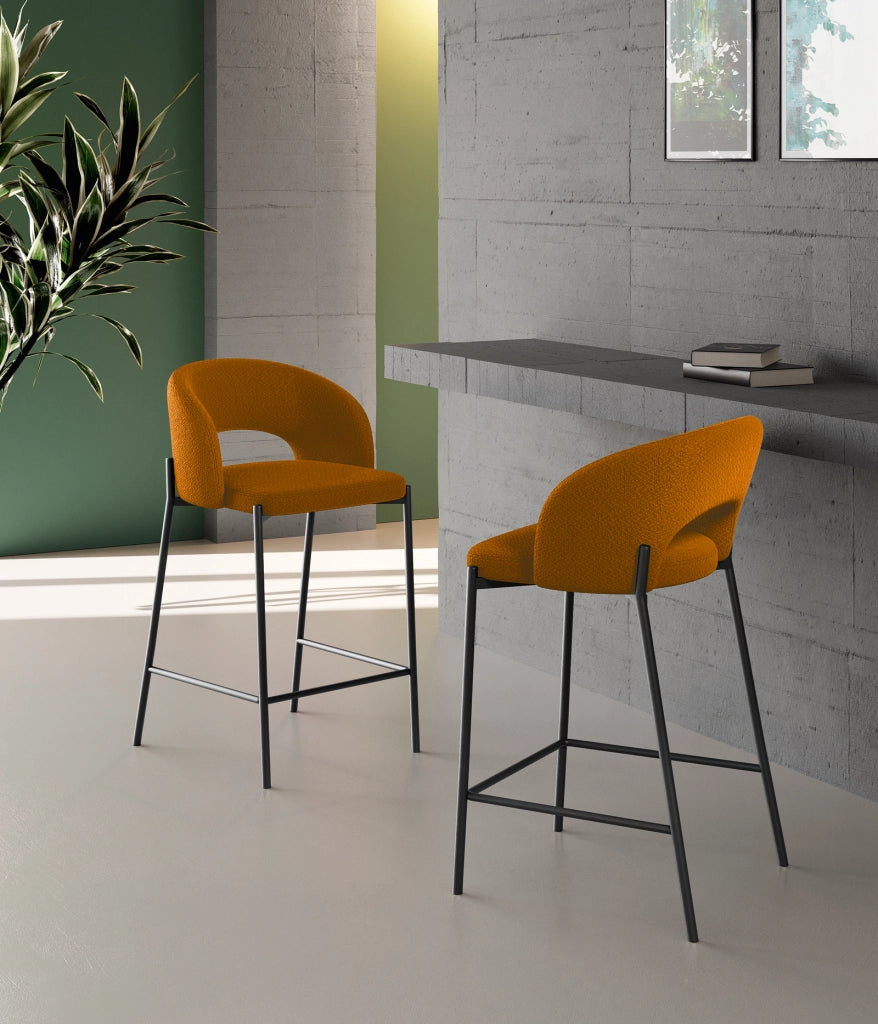 Sgabello Cucina Greta Design Moderno con Seduta e Schienale in Tessuto Arancio e Gambe in Metallo Resistente - Om/394/SAR