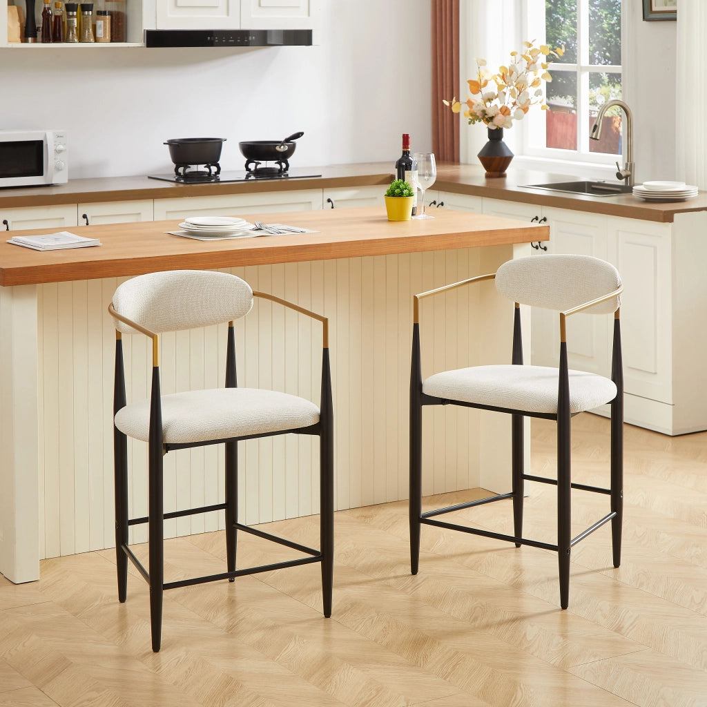 Set da 2 sgabelli da bar con braccioli, struttura in metallo nero e seduta in tessuto beige