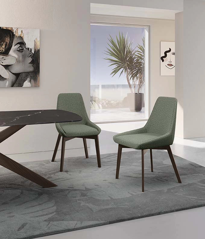 Sedia Vera da pranzo con seduta e schienale in tessuto verde e struttura in legno massello di noce - Design classico contemporaneo