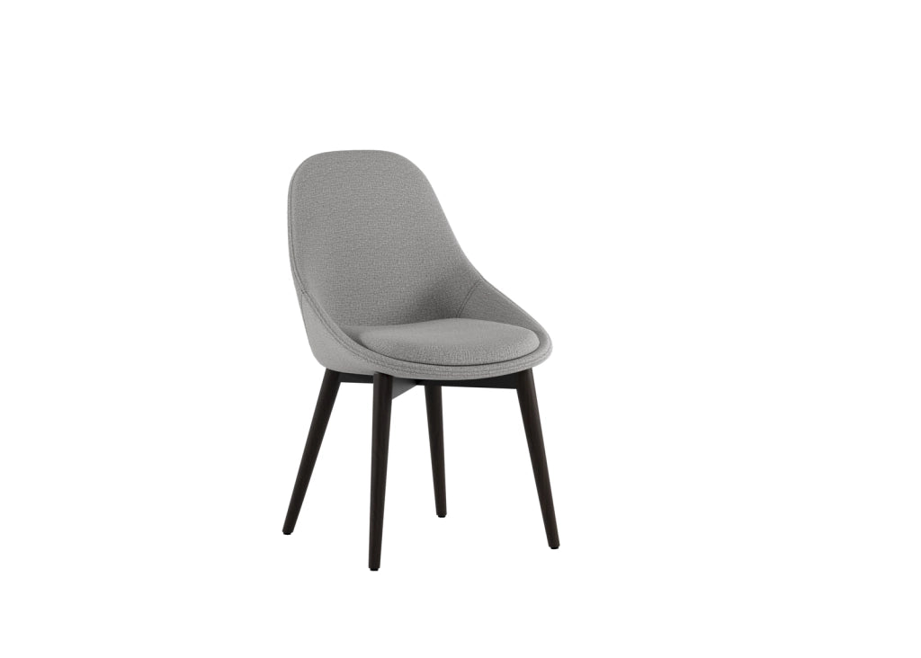 Sedia da pranzo Astrid con struttura in massello di noce e seduta imbottita in tessuto grigio chiaro - Design contemporaneo ed elegante