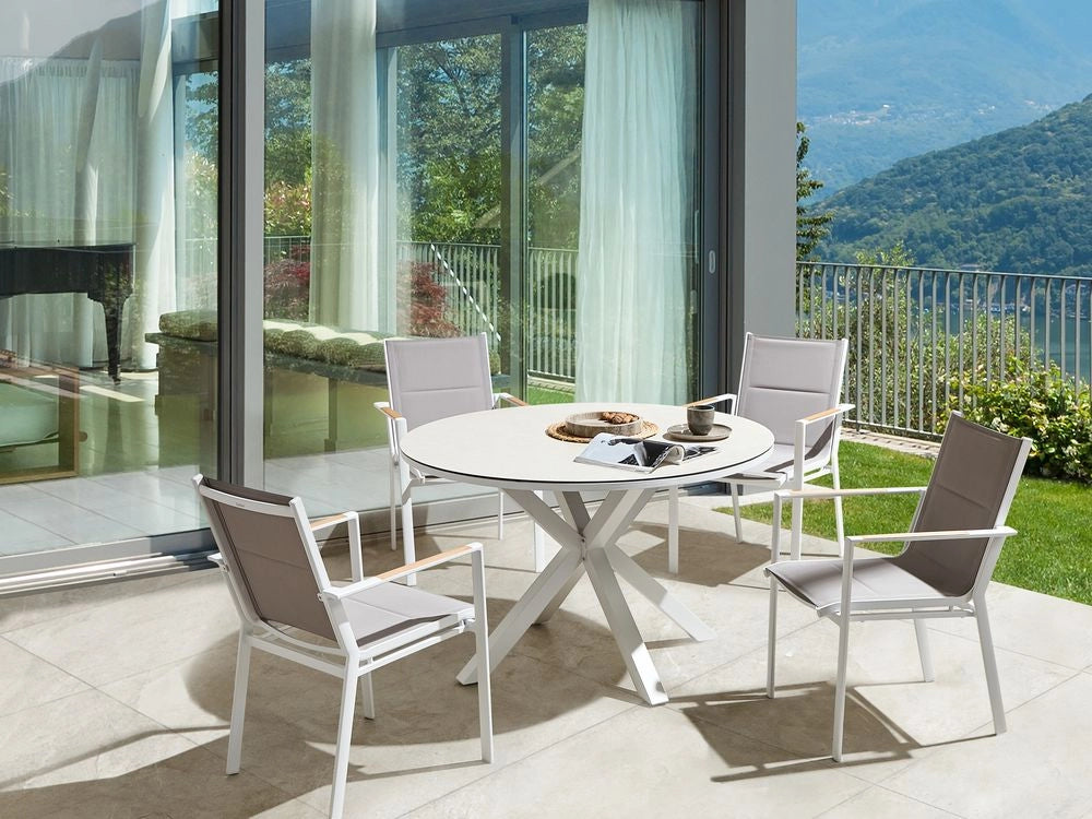 Set da pranzo 4 posti composto da tavolo in alluminio con piano in vetro ceramico e sedie con cuscini grigi giardino terrazzo elegante