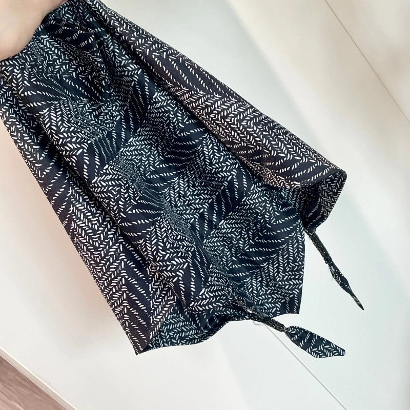 Cintura/foulard triangolare in seta a righe nere da donna, nuovo stile coreano 2025, accessorio elegante e sofisticato per la vita.