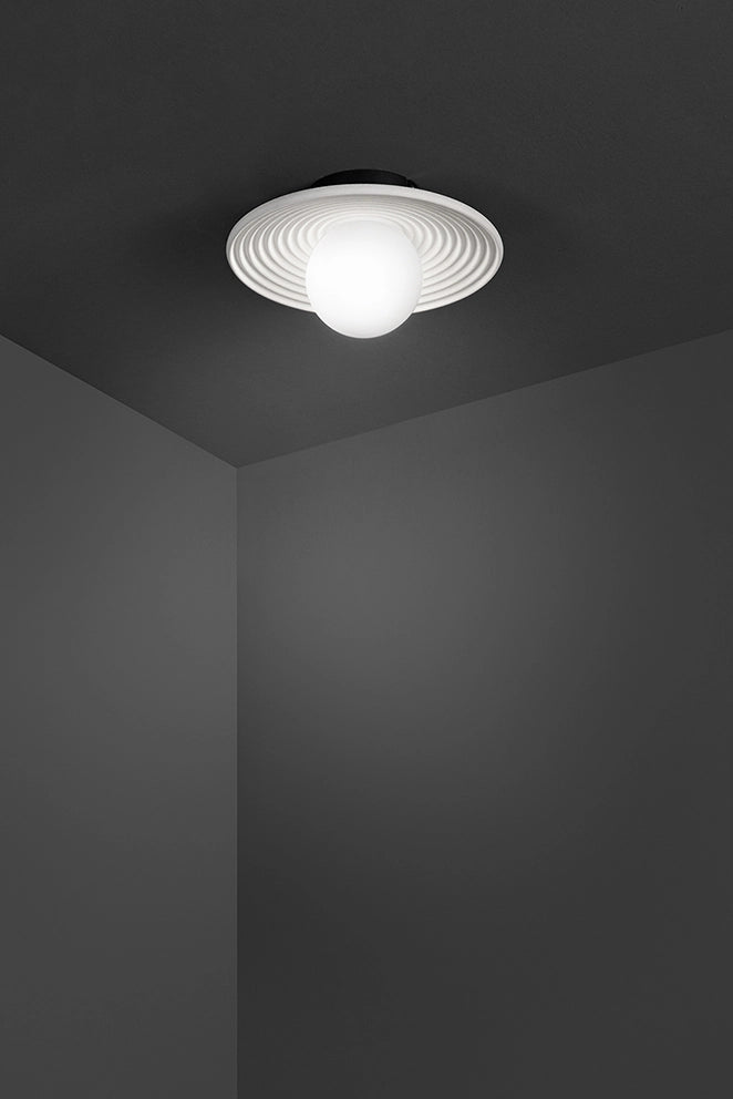 Applique in Metallo e Cemento Bianco - Lampada a Parete con Diffusore in Vetro Soffiato - Collezione 10S48416 B - D. 28,5 cm - Perenz
