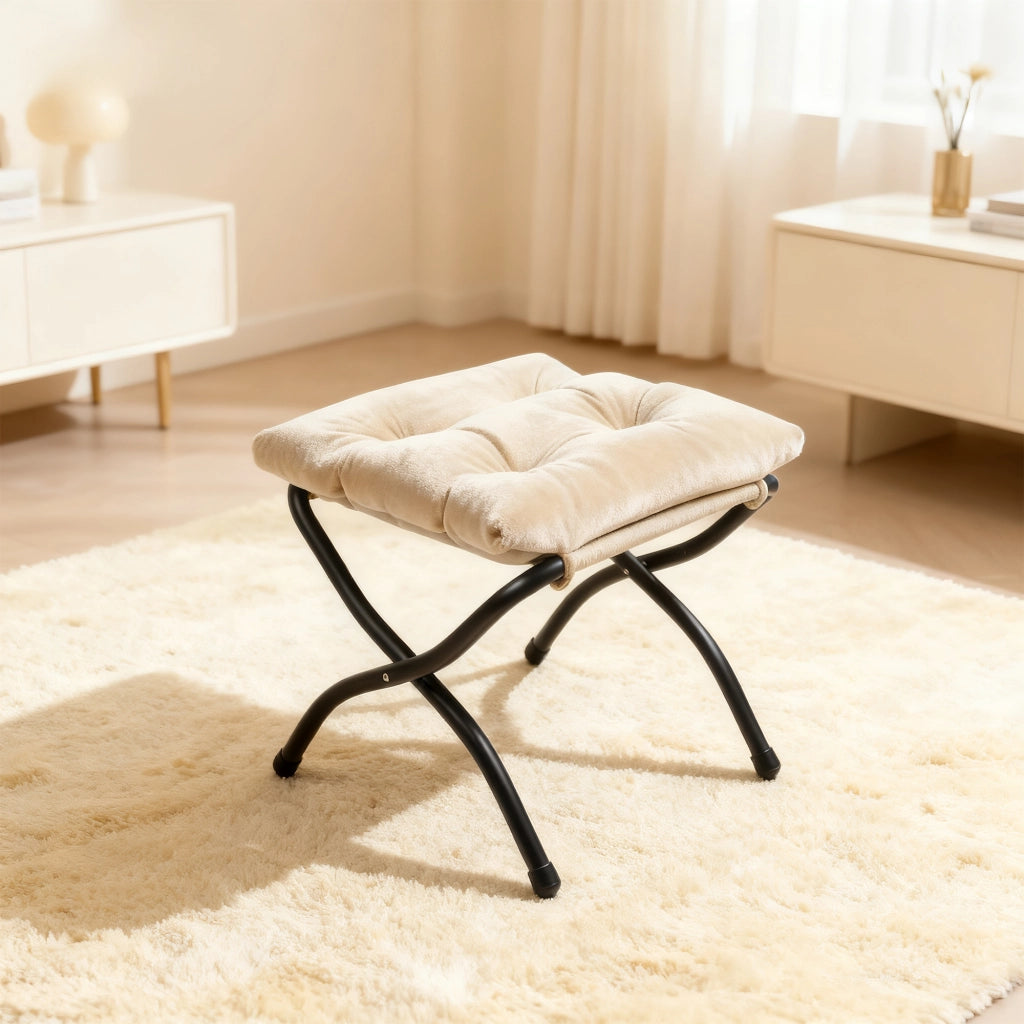 Poltrona relax con poggiapiedi; tasca laterale e braccioli in tessuto beige con struttura in metallo