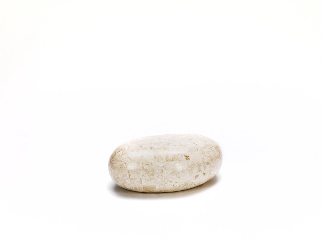 Tavolino Sasso Small con base ovale in pietra fossile white agata e struttura in compensato marino rinforzato - Design Elegante 75x50 cm