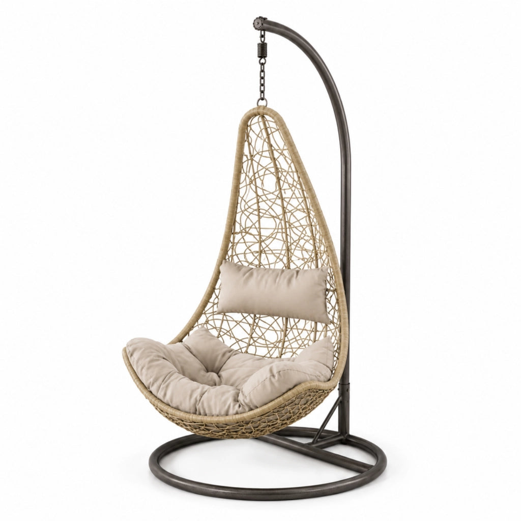 Poltrona Amaca Sospesa Con Telaio Indipendente In Metallo Seduta Ergonomica In Polyrattan E Cuscino Morbido Con Appoggiatesta Arredo Relax Per Giardino Patio Terrazzo E Balcone 105 x 195 Cm Beige