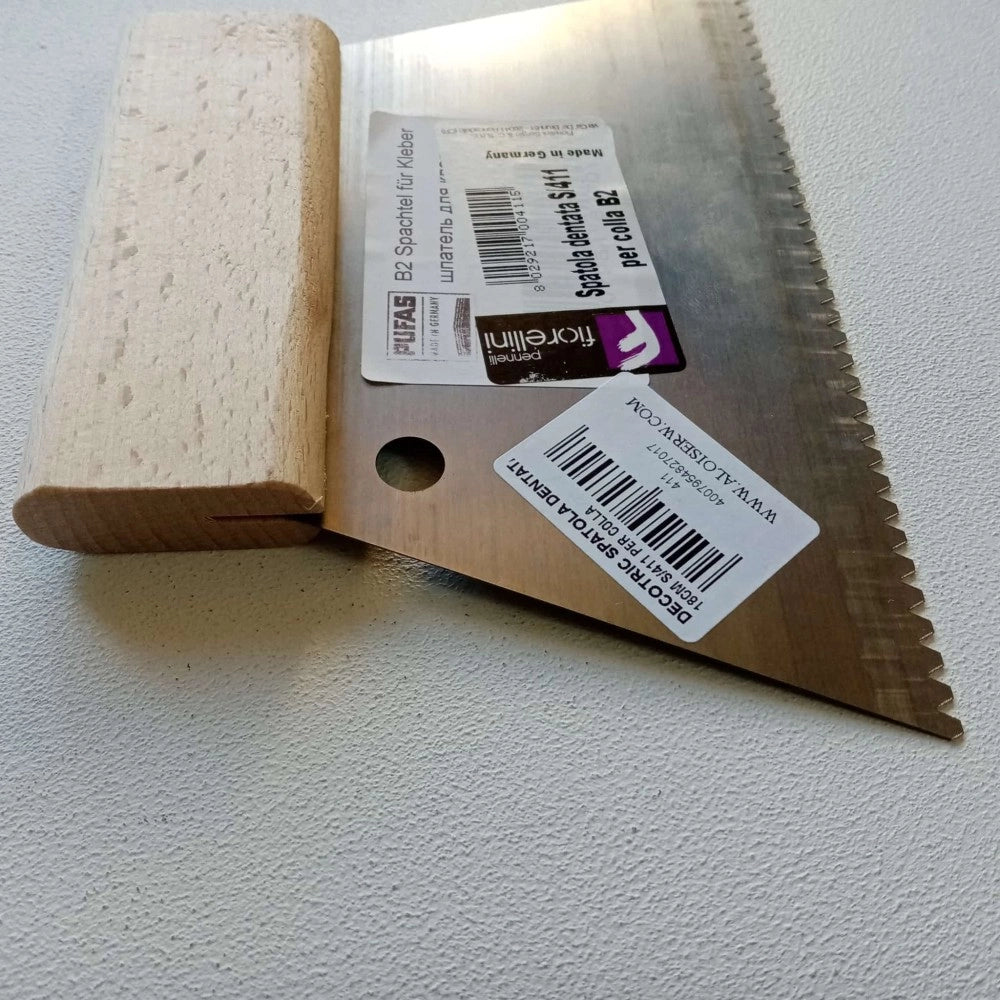 Spatola dentata art. s/411 da 18cm per colla impugnatura di legno