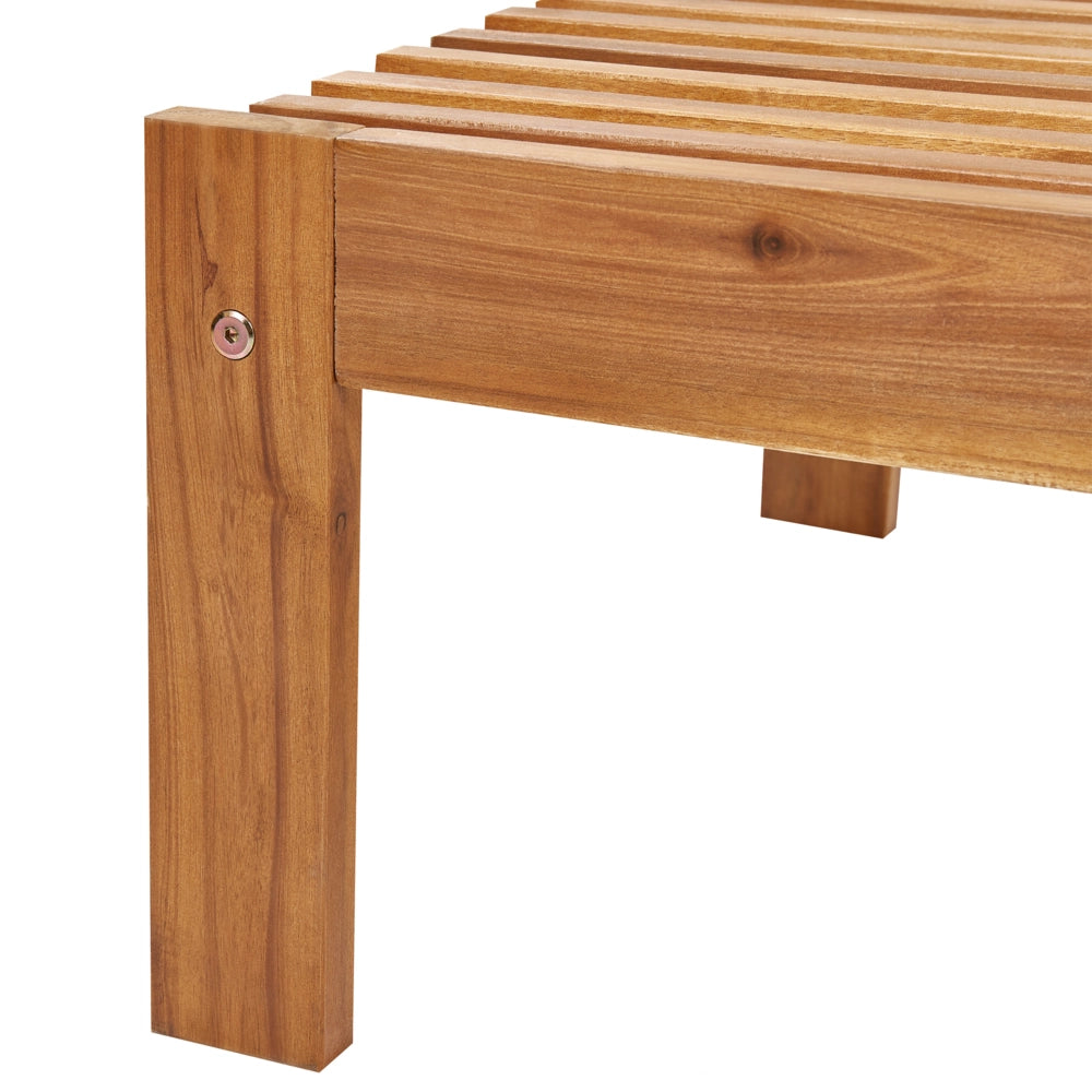Lettino da giardino in legno di acacia chiaro con schienale regolabile e rotelle incorporate Stile rustico moderno