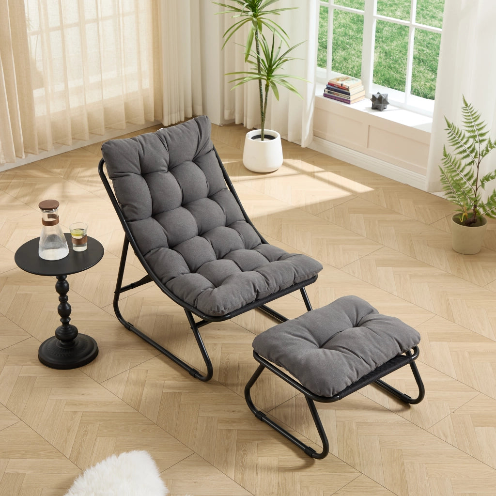 Sedia lounge da esterno con pouf, struttura in acciaio, cuscino grigio, stile moderno