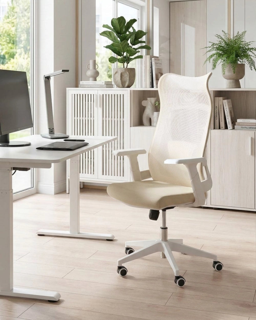 Sedia da ufficio con base girevole e braccioli regolabili in altezza in rete beige per la casa e l'ufficio
