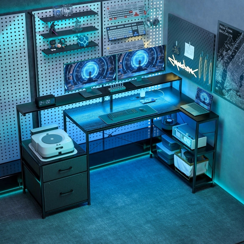 Scrivania da gaming a L con illuminazione a LED e prese di corrente, con supporto per doppio monitor, 165x80x91,5 cm, effetto legno nero.