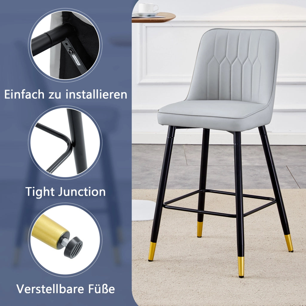 Set di due sgabelli da bar, alti 100 cm, realizzati in similpelle PU grigio chiaro con struttura in metallo nero e comodo poggiapiedi. Disponibili in
