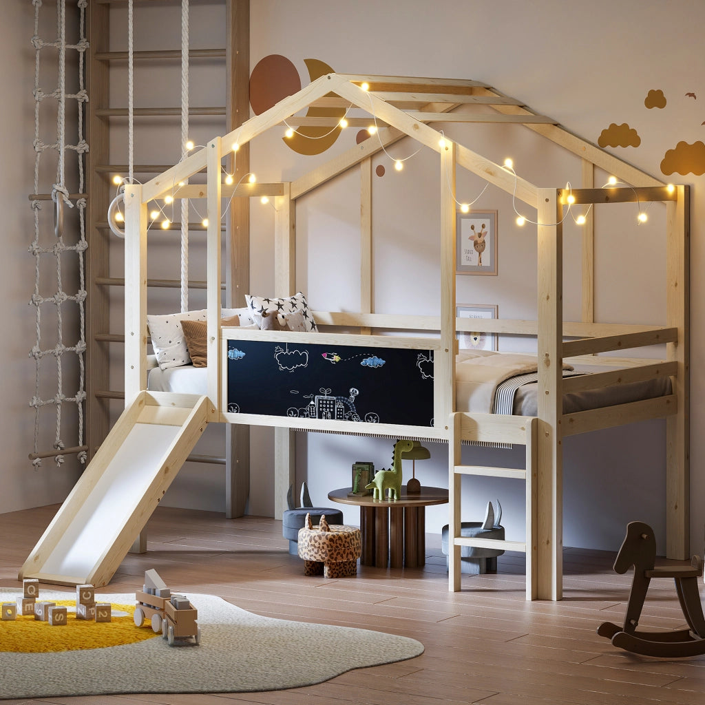 Letto a soppalco per bambini 90×200 cm con scala; scivolo e lavagna; senza materasso; legno massello; naturale