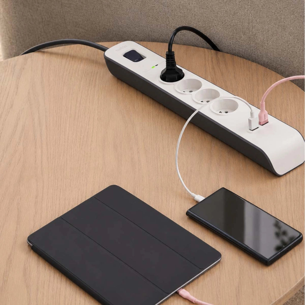 Multipresa Sovratensione 4 Prese / 2 Porte USB-A Cavo 2 m Robusto Bianco / Grigio Belkin