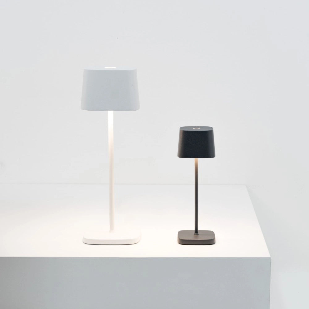 Zafferano Ofelia Pro Micro Lampada a led da tavolo Sabbia ricaricabile e dimmerabile