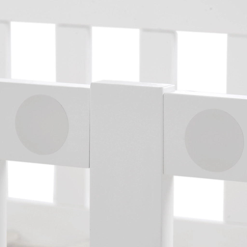 Letto casetta bambino 90×200 cm; con barriera di sicurezza e spazio sotto il letto; senza materasso; in legno massiccio bianco