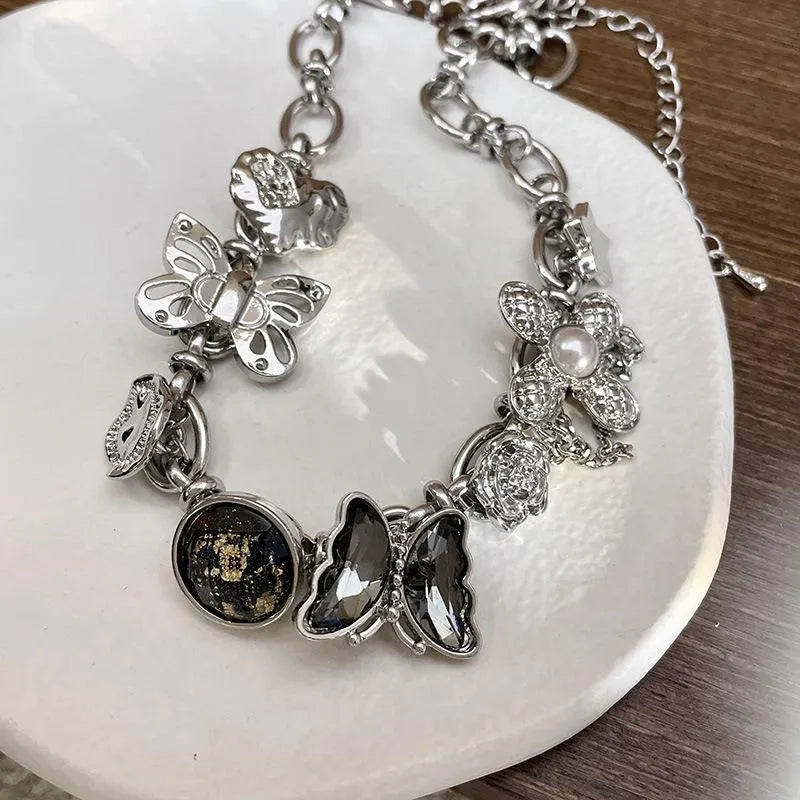 Collana con farfalla di cristallo fatta a mano, bottone retr¨°, nuova catena per clavicola, regalo di Natale o compleanno.