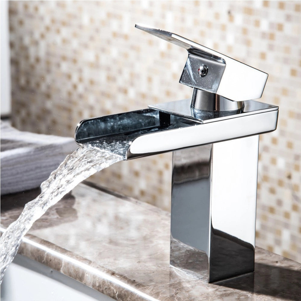 Trade Shop - Rubinetto Bagno Design Moderno A Cascata Miscelatore Monocomando Ottone Cromato -