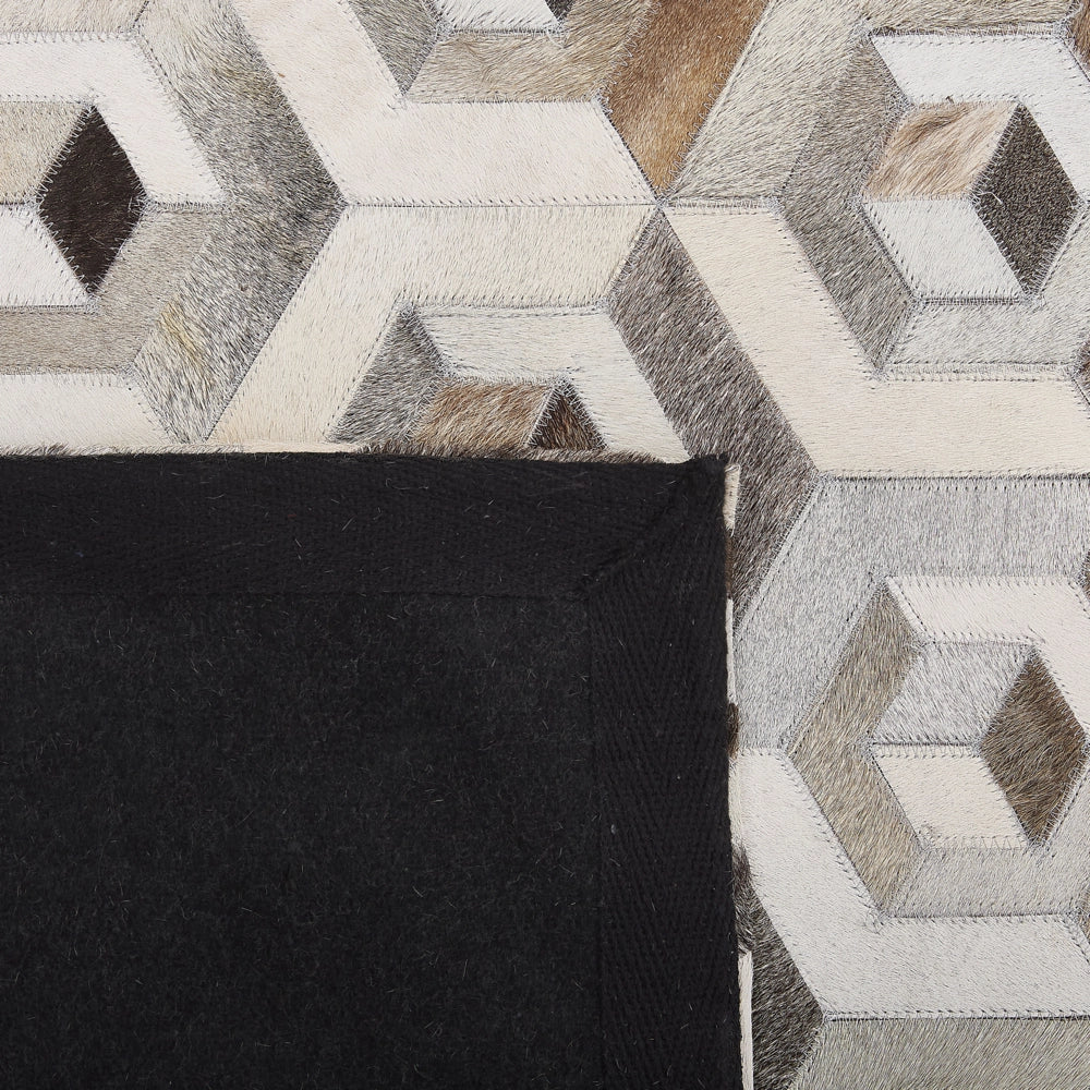 Tappeto rettangolare in pelle di vacchetta beige e marrone 140 x 200 cm Patchwork motivo geometrico retrò