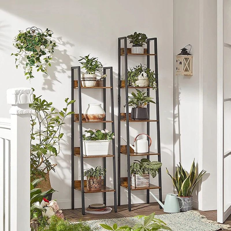 Scaffale nero da 170 cm di altezza, in metallo e materiale ligneo, funzionale e salvaspazio.