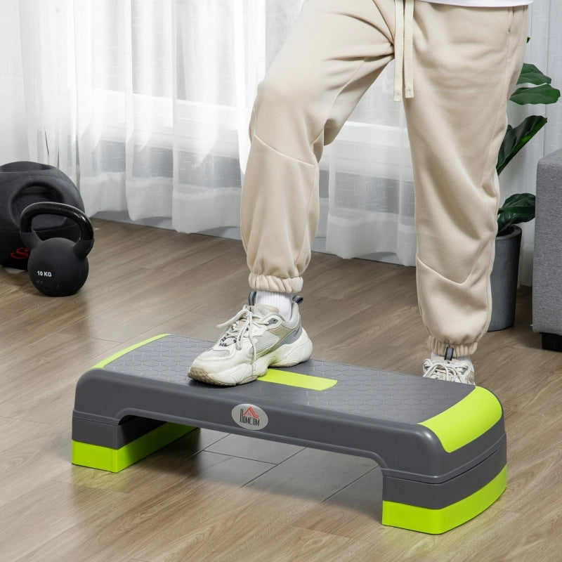 Stepper aerobico, altezza regolabile su 3 livelli, portata massima 150 kg, dimensioni 78 x 28 x 20 cm, colore grigio/verde.
