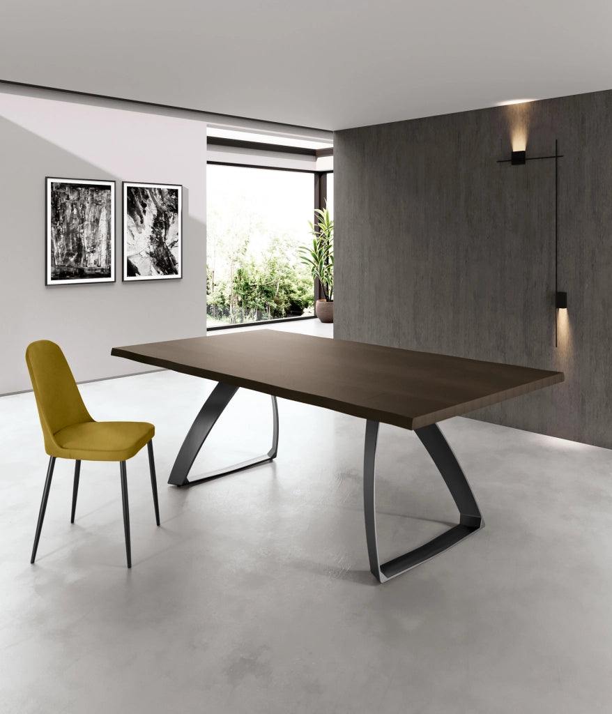 Sedia Tamara da pranzo moderna rivestimento soft-touch senape gambe in metallo nero, design elegante 45x52x85 cm - Seduta Design
