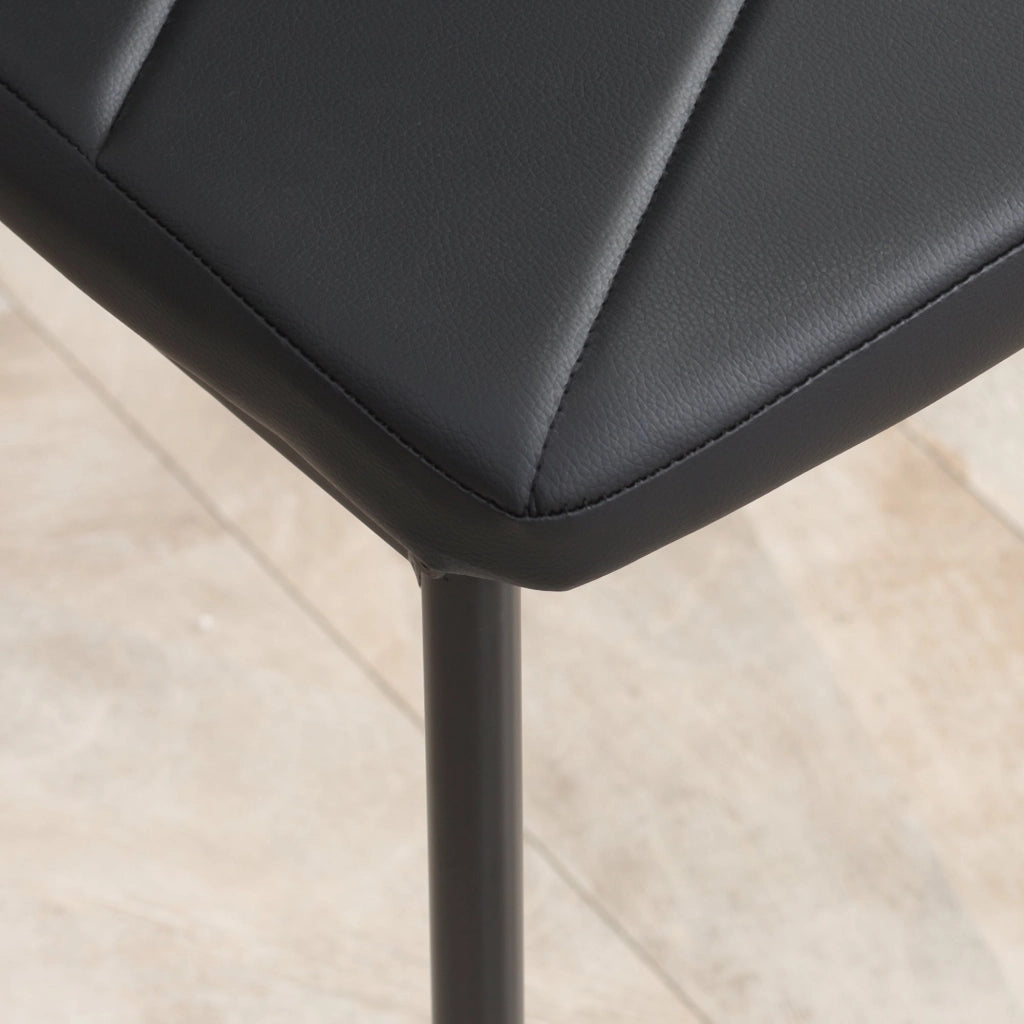 Set 2 Sedie 41x50x97 cm con Schienale Alto in Finta Pelle e Acciaio Nero