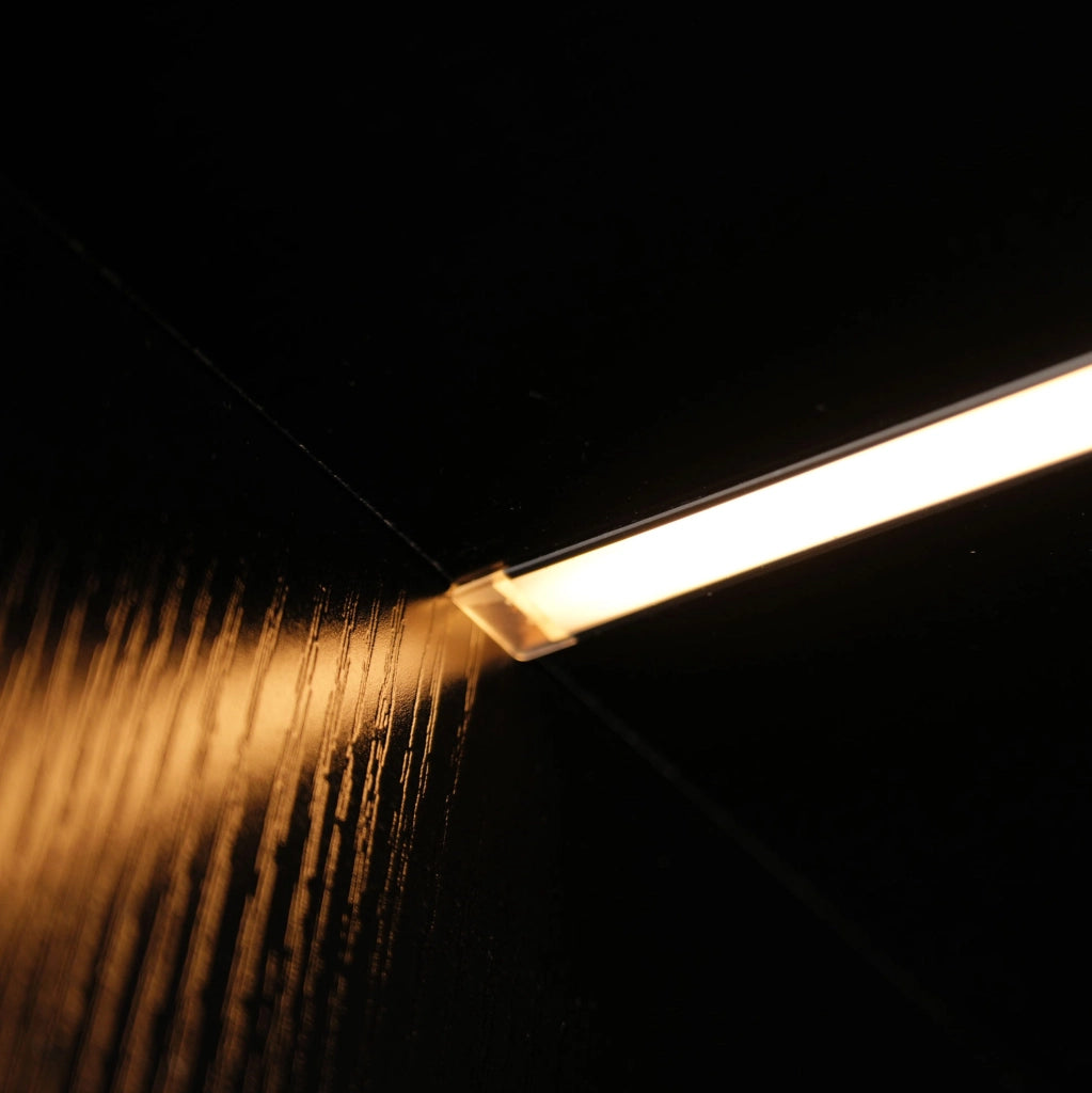 Vetrina 110.5x35x160 cm con LED e vano estraibile laterale in MDF e vetro nero