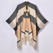 Nuovo scialle a quadri, cardigan/mantella da donna classico in jacquard con spacco e nappine, lavorato a maglia.