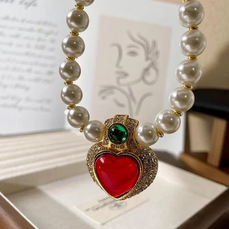 Collana con ciondolo a forma di cuore in perla di vetro vintage, realizzata a mano, regalo di Natale o compleanno.