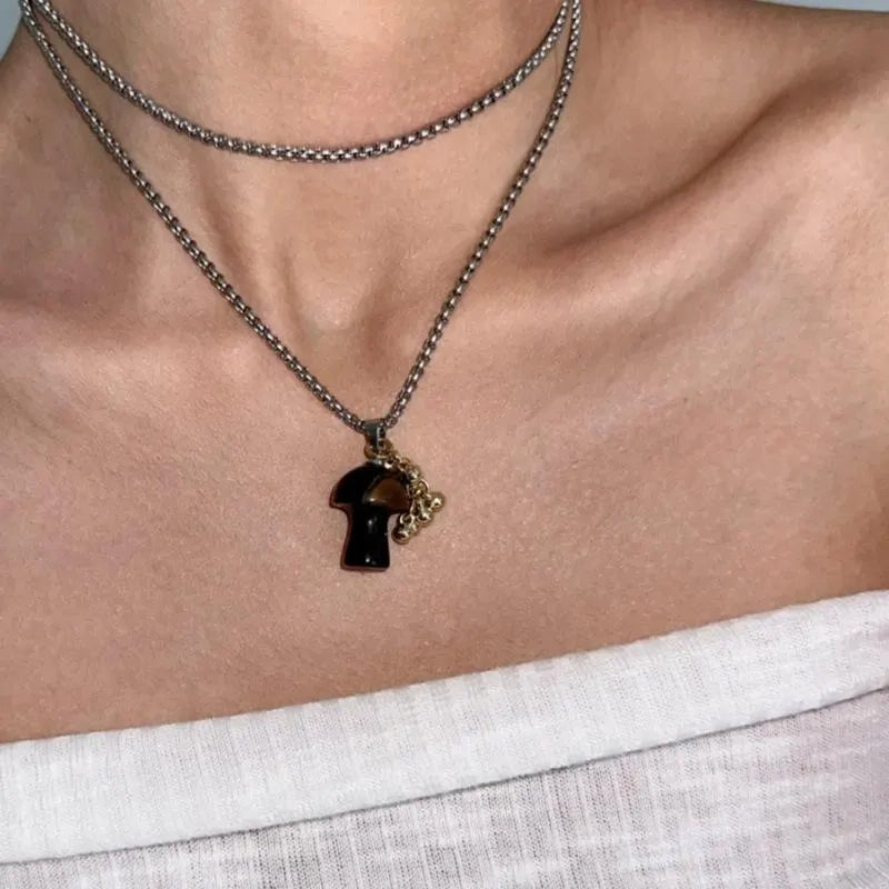 Collana lunga con ciondolo a forma di fungo di cioccolato in pietra naturale, realizzata a mano, regalo di Natale o di compleanno.